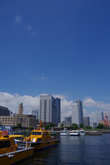 Obraz na płótnie Canvas 快晴の港町横浜の風景