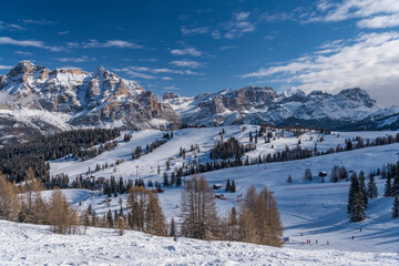 Fototapeta na wymiar Dolomites Skiing