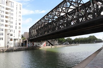 Le bassin de La Villette, qui fait partie des grands canaux parisiens, ville de Paris, France