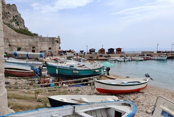 Isole Tremiti - Barche sulla spiaggia del porticciolo di San Nicola - obrazy, fototapety, plakaty