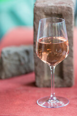 Rosewein auf dem Balkon