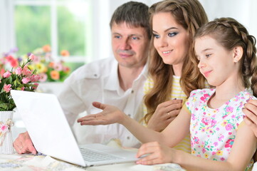 Fototapeta premium girl with mother and father drawing at home