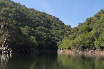Fototapeta na wymiar Route through the canyon of the Sil river.