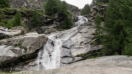 Fototapeta na wymiar Wasserfall Saas-Almagell