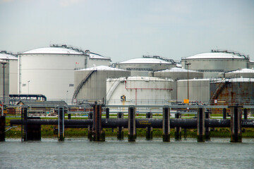 Fototapeta na wymiar Storage tanks for oil and fuel in the Botlek harbor