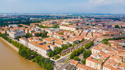 Fototapeta na wymiar Panorama of Verona with lookout on river