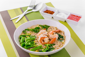 Rice noodles with seafood in thick gravy