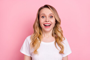 Photo portrait woman wearing white t-shirt smiling shocked surprised excited isolated pastel pink color background