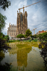 Barcelona, ​​España - junio de 2021: Catedral de la Sagrada Familia en verano