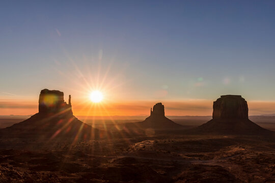 Sunrise at Monument Valley in northern Arizona, USA.