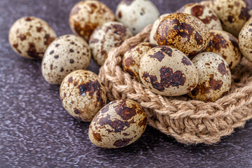 Obraz premium Quail eggs on the wooden plate. Quail eggs can be consumed by frying or boiling. In Indonesia quail eggs called telur puyuh.