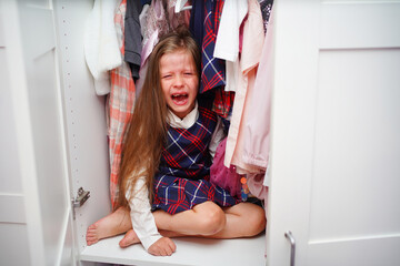 The schoolgirl hid in the closet, the girl does not want to go to school because of the bullying.