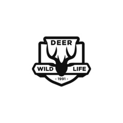 badges labels logo design elements. Deer head. quality emblem templates. Premium retro vintage symbols. Vector illustration. design inspiration. Fit to business or community