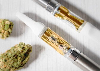 THC/CBD oil vape pens with cannabis flower	
