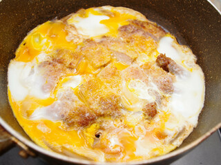 トンカツの卵とじ