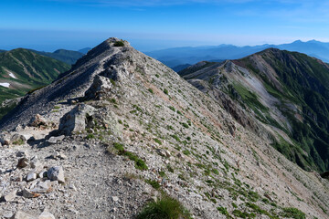 日本の百名山の「白馬岳」の尾根道