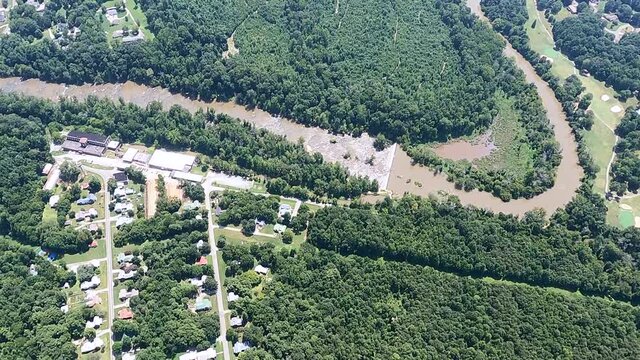 Aerial shot of Haw River amidst green landscape in Burlington, North Carolina, USA