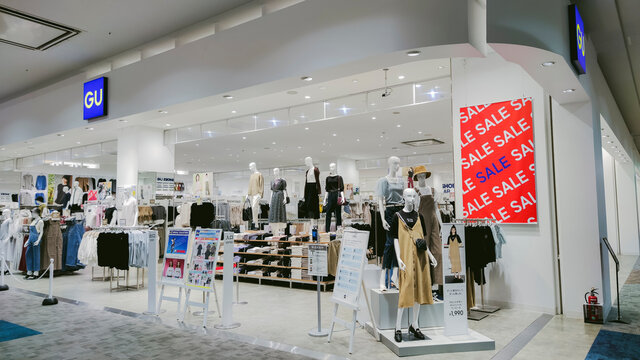 gu 企業 看板 ロゴ