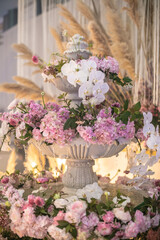 Obraz na płótnie Canvas luxury color wedding solemnisation dinner flower florist , dinnerware, cloth and lighting decoration design in hotel and beach