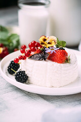 goat soft cheese with berries