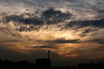 Naklejka premium storm clouds float over the city