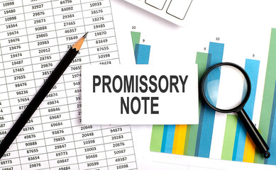 Obraz premium PROMISSORY NOTE text on white card on the chart background