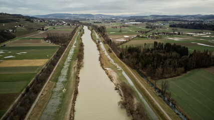 Fototapeta na wymiar Drohnenflug über der Thur bei Hochwasser