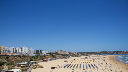 Praia da rocha no verão