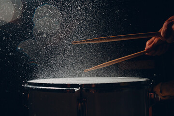 Close up drum sticks drumming hit beat rhythm on drum surface with splash water drops - obrazy, fototapety, plakaty