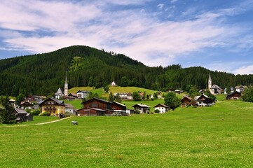 Fototapeta na wymiar Beautiful mountain scenery in the Austrian Alps.