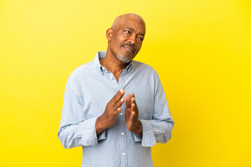 Cuban Senior isolated on yellow background scheming something