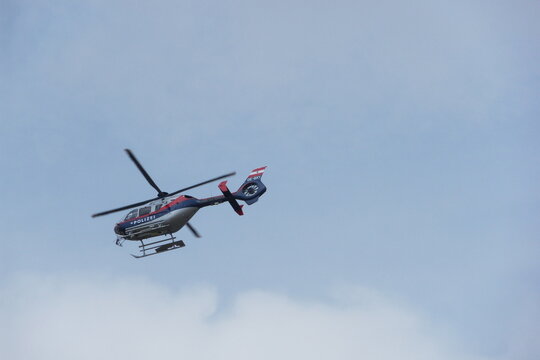 Polizeihubschrauber bei &Uuml;berwachungsflug, Wien, &Ouml;sterreich, 27.06.2009