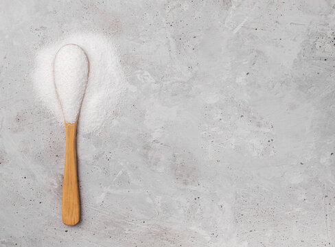 Scattered stevia sweetener without calories with caption