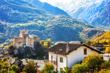 Fototapeta na wymiar Impressive Alps mountains landscape, beautiful valley of medieval castles - Valle d'Aosta in northern Italy