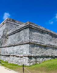 Fototapeta na wymiar Ancient Mayan ruins in Tulum, Mexico