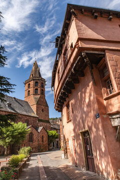 Marcillac Vallon (Aveyron, France) - &Eacute;glise Saint Martial et maison pittoresque