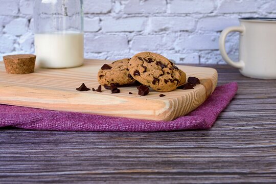 Chocolate cookies with milk, the perfect snack