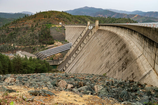 Shasta Dam, Lake Shasta, CA, USA