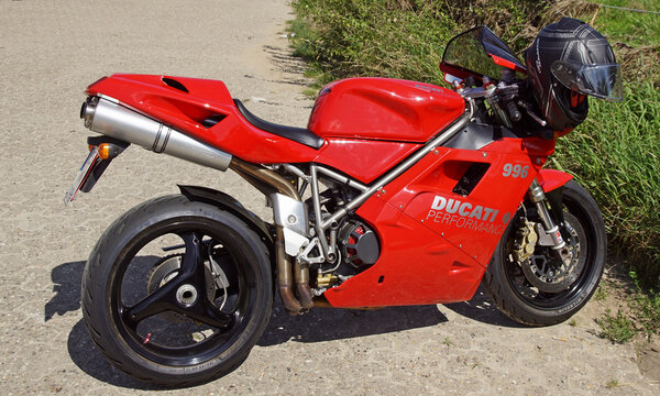 Ducati 996 Performance