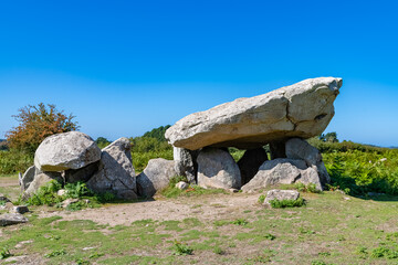 Ile-aux-Moines in the Morbihan gulf, the dolmen of Penhap
 - Powered by Adobe