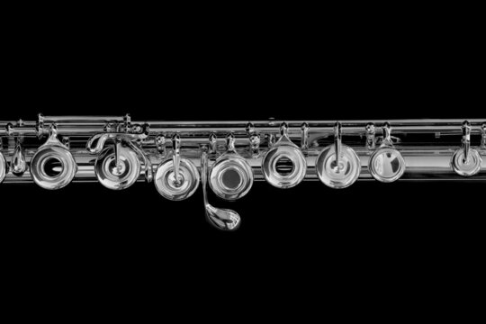 flute mechanism on black background, querflöte, flûte traversière, flauto traverso, flauta travesera, flauta transversal
