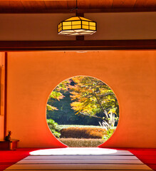 和室の丸窓　鎌倉　日本
