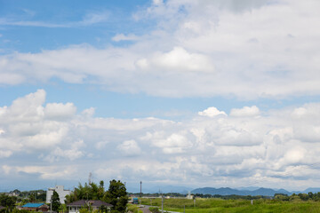 高台から見下ろす加須市北川辺の風景と青空
