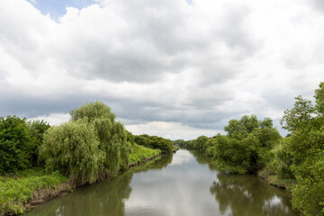 Fototapeta na wymiar 渡良瀬遊水地の近くに流れる谷田川と夏の青空