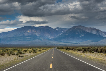 Road along south shore of Mono Lake