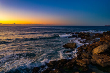 Obraz premium Aerial sunrise over the sea with clear skies