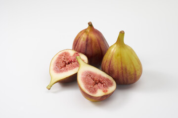 いちじくの実を白背景で