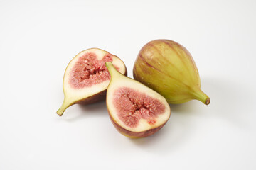 いちじくの実を白背景で