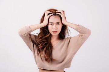 Fototapeta premium Hmm, must think! The dark brown-haired girl pondered, pondered, scratched her head with doubt and uncertainty, with a puzzled and indecisive face. Shot in a separate indoor studio on a white backgroun