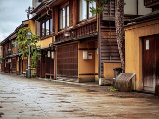 雨の金沢のにし茶屋街